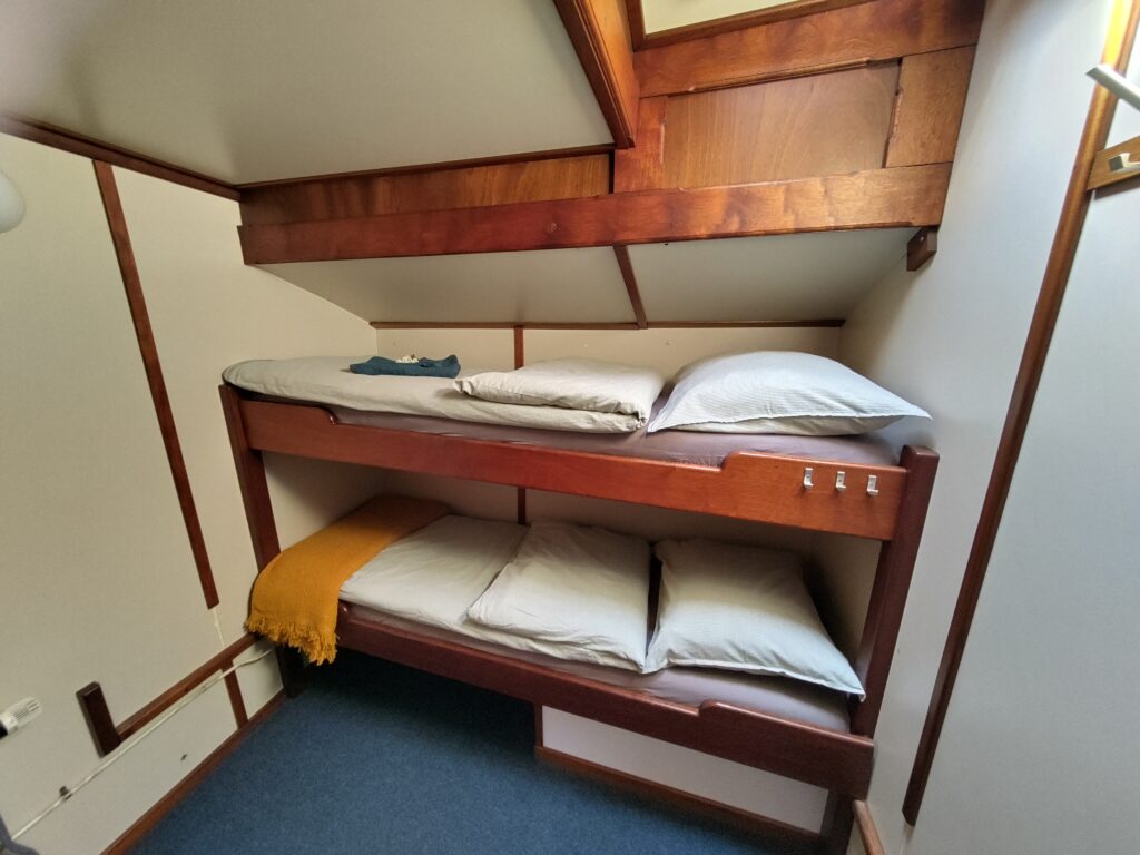 Hut met stapelbed